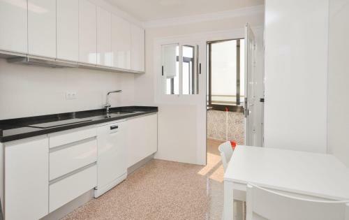7th Floor Beachfront Apartment With Stunning Views