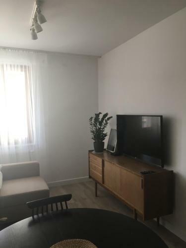 Shoq Studio Nice Apartment With Private Parking