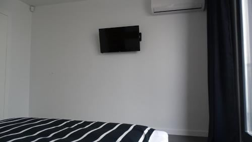 Black Line Apartment