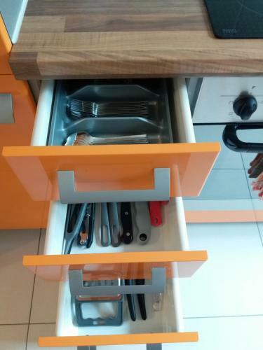 Helles Apartment Mit Balkon Am Gro�en Garten Nahe Stadtzentrum