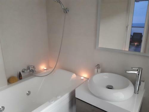 Apartamento Atico Duplex Con Vistas Al Mar. Dos Plazas de Garaje