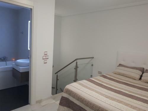 Apartamento Atico Duplex Con Vistas Al Mar. Dos Plazas de Garaje