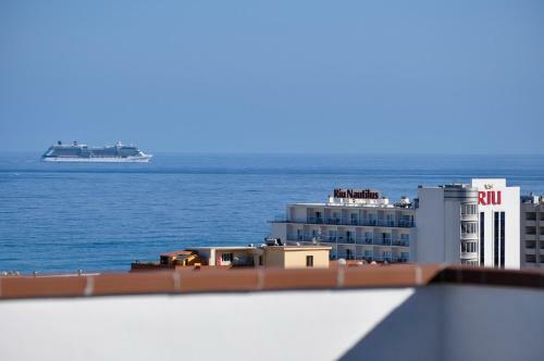 Apartamento Atico Duplex Con Vistas Al Mar. Dos Plazas de Garaje