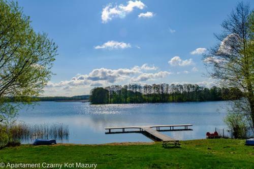 Czarny Kot Mazury Dom Ca?oroczny