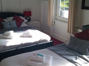 Hostal The Riverside