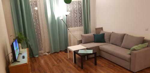 New Apartment 10 Min To Train Station
