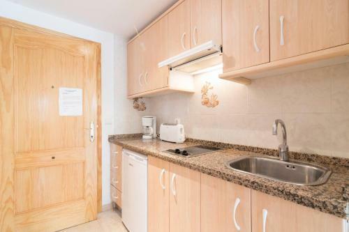 Apartamentos Vicenta Carihuela