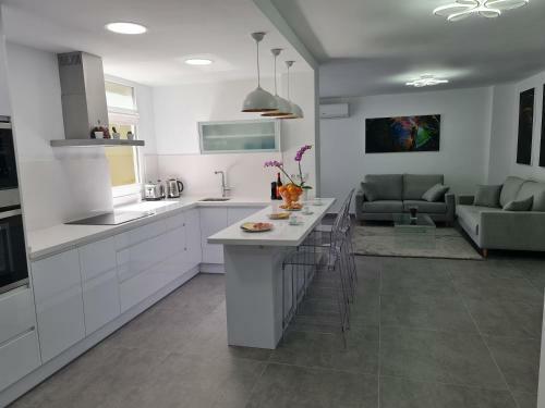Modern 3 Bedroom Luxury Apartment In Torremolinos