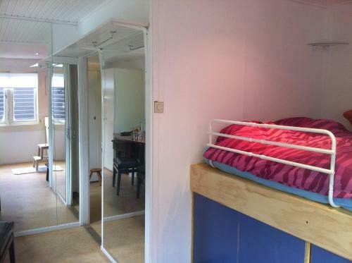 Bed & Breakfast Houseboat Harmony