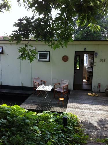 Bed & Breakfast Houseboat Harmony
