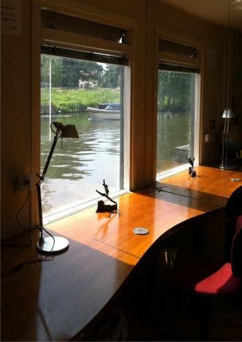 Bed & Breakfast Houseboat Harmony