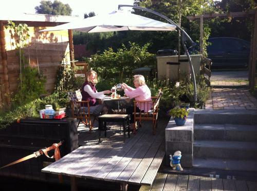 Bed & Breakfast Houseboat Harmony