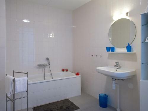 Short Stay Beach Apartment II