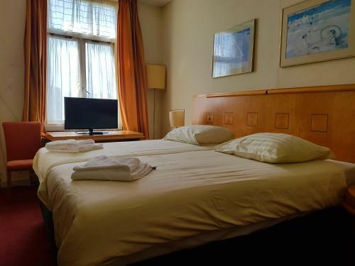 Hotel 2000