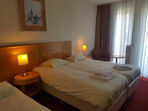 Hotel 2000