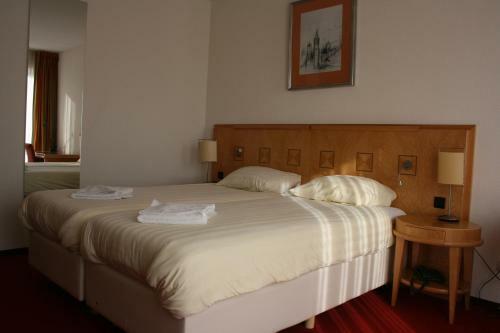 Hotel 2000