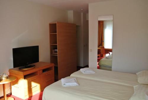Hotel 2000
