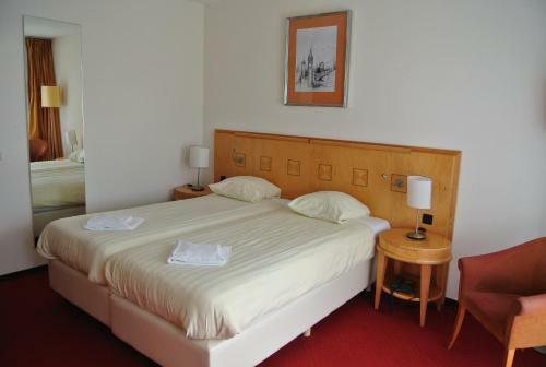 Hotel 2000