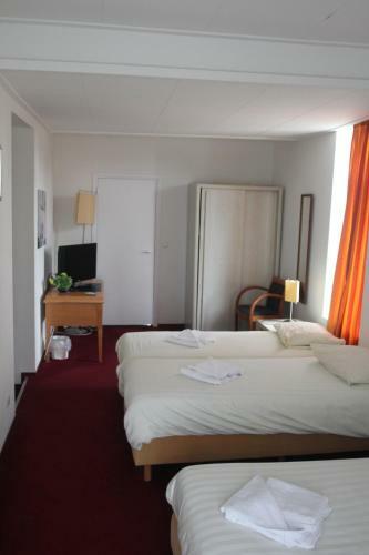 Hotel 2000