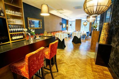 Anna's Restaurant & Hotel