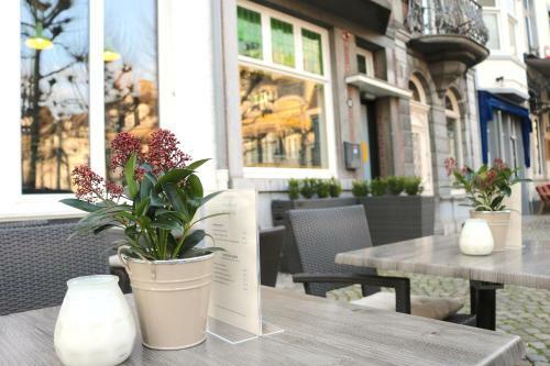 Anna's Restaurant & Hotel