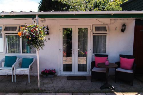 Hostal Woodlands Guest House