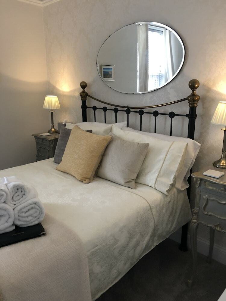 Hostal Trefoil Guest House