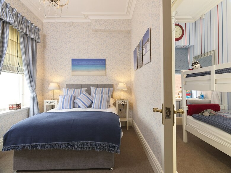 Hostal Howarth House