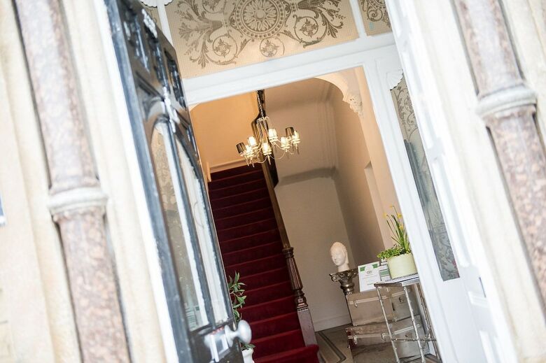 Hostal Howarth House