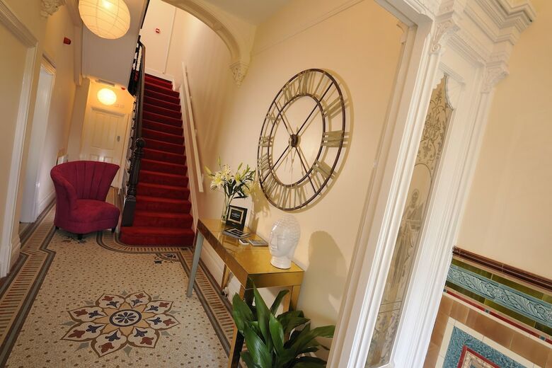 Hostal Howarth House