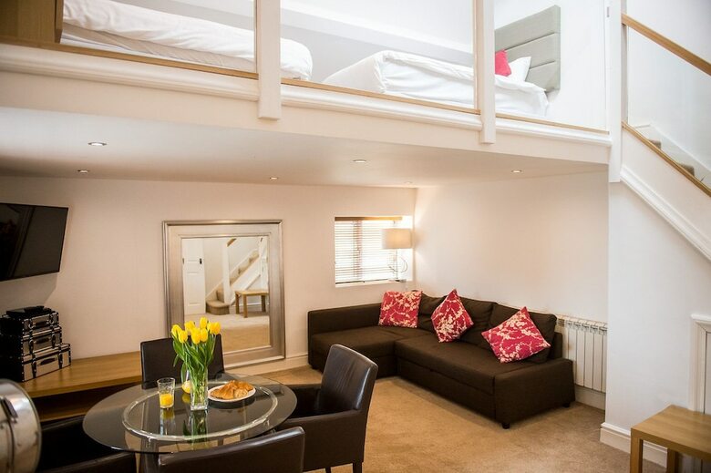 Hostal Howarth House