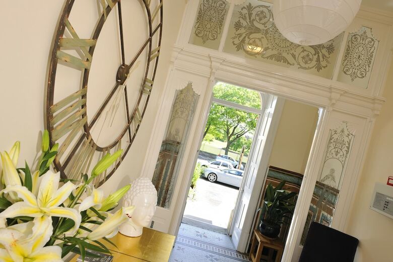 Hostal Howarth House