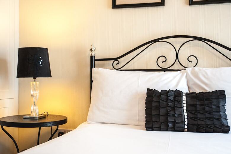 Hostal Arlana Guest House