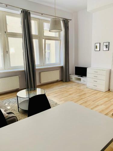 Happy Apartments