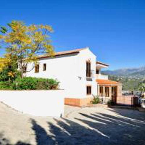 Stunning 7-bed Villa Private Pool Tennis Court