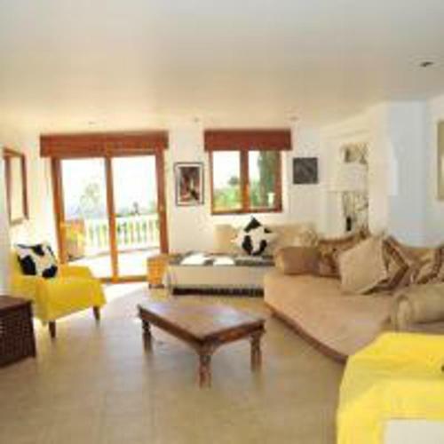 Stunning 7-bed Villa Private Pool Tennis Court