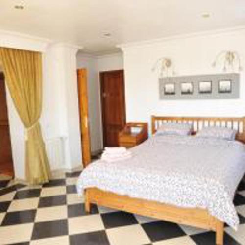 Stunning 7-bed Villa Private Pool Tennis Court