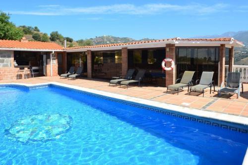 Stunning 7-bed Villa Private Pool Tennis Court