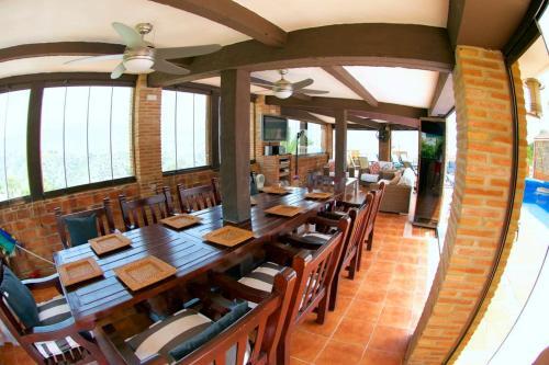 Stunning 7-bed Villa Private Pool Tennis Court