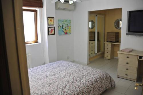 Stunning 7-bed Villa Private Pool Tennis Court