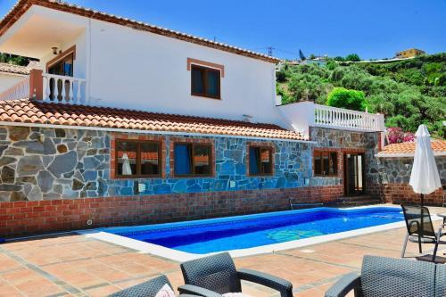 Stunning 7-bed Villa Private Pool Tennis Court