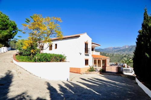 Stunning 7-bed Villa Private Pool Tennis Court