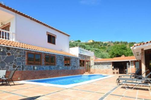 Stunning 7-bed Villa Private Pool Tennis Court