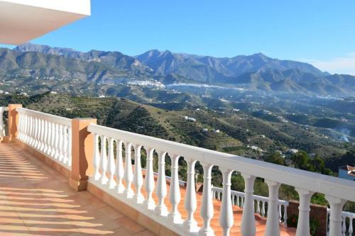 Stunning 7-bed Villa Private Pool Tennis Court