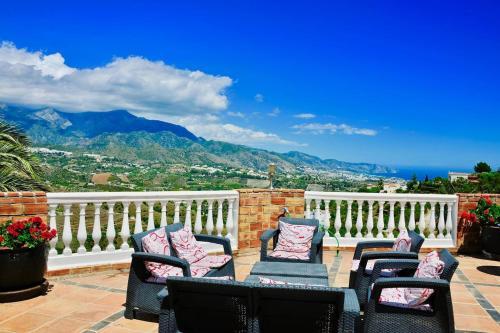 Stunning 7-bed Villa Private Pool Tennis Court