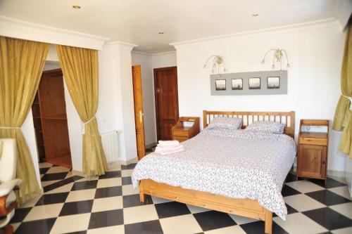 Stunning 7-bed Villa Private Pool Tennis Court