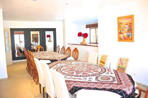 Stunning 7-bed Villa Private Pool Tennis Court