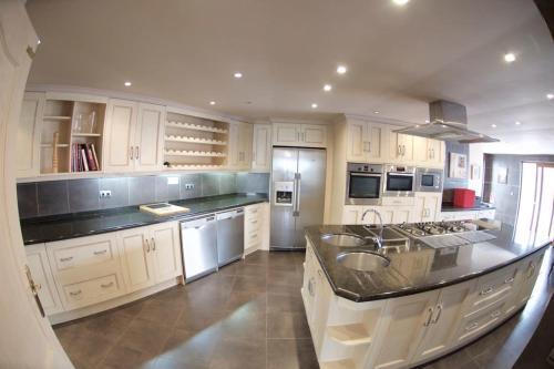 Stunning 7-bed Villa Private Pool Tennis Court
