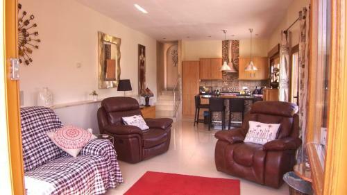 Exceptional Costa Del Sol Villa For 8, Hi Spec, Tranquil Setting, Amazing Views. Heated Pool.