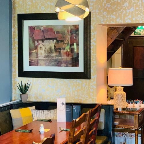 Hostal The Milton Hotel
